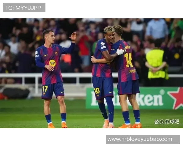 老年足球明星大罗重返赛场展现传奇风采与不屈精神 老年足球明星大罗重返赛场展现传奇风采与不屈精神